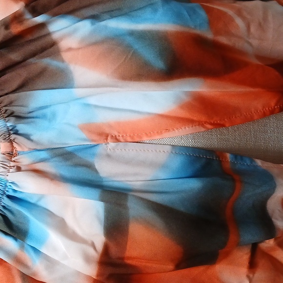 Woman's Top - Picture 2 of 5